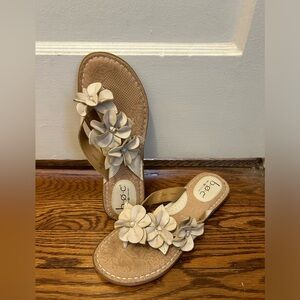 B.O.C. Beige Flower Flipflop Sandals Size 7M